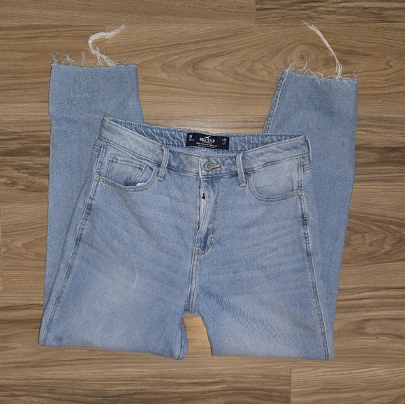 Hollister Jean - Picture 2 of 2